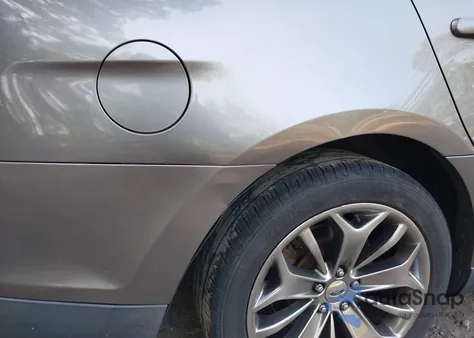 2013 Ford Taurus Limited z USA, uszkodzony, nr VIN 1FAHP2F81DG225389